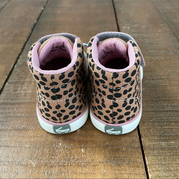 NEW See Kai Run Animal Dots Sneakers Size 4 - Picture 3 of 7